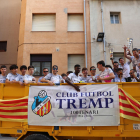 La plantilla del Tremp, festejando el ascenso por toda la ciudad.