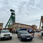 Mossos i equips d'emergències a la mina de Súria on s'ha produït l'accident que ha deixat tres persones mortes