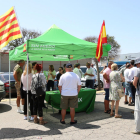 Vox -  El secretario general de Vox, Ignacio Garriga, visitó el mercado de Torrefarrera y dijo que a su partido le importa un rábano los conocimientos de catalán para trabajar en empresas públicas. 