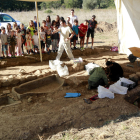 Escolars d’Àger visitant el jaciment de Santa Coloma.