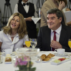 El ministro de Inclusión, Seguridad Social y Migraciones, José Luis Escrivá, y la vicepresidenta segunda del Gobierno y ministra de Trabajo y Economía Social, Yolanda Díaz, a su llegada al desayuno informativo de Nueva Economía Fórum.