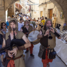 Pasacalles por la calle Mayor con la compañía Introba Veritas.