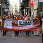 Una quarantena de persones es van manifestar a l’Eix Comercial.