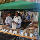 Con motivo del día mundial del pan, el gremio de panaderos montó un estand en la plaza Sant Joan. 