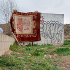 La edificación está al lado de la ludoteca del barrio. 