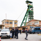 Efectivos de los Mossos d’Esquadra y del cuerpo de seguridad de la mina de Súria.