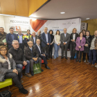 Representants de SEGRE, de l'ajuntament, de diferents institucions i veïns de l'Urgell, durant la inauguració de la mostra.