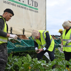 Johnson visitó ayer a agricultores británicos en Cornualles.