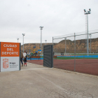 La entrada a la Ciudad del Deporte de Fraga.