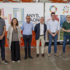 Conesa, entre el delegado del Govern, Bernat Solé, y el alcalde, Miquel Pueyo, ayer en el Mercat del Pla.