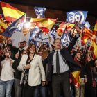 Feijóo al costat de la síndica del PP a les Corts, María José Catalá, ahir en un acte a València.