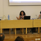 La profesora de la UdL Mercè Espuñes durante la presentación ayer del libro en el campus de Cappont. 