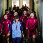 Las jugadoras de la selección española, ayer a la salida de su último entrenamiento de preparación.