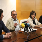 Toni Postius, Miquel Pueyo, Montse Pifarré y Jordina Freixanet, anunciando la congelación de tasas. 
