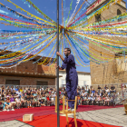 Un dels espectacles que ahir van omplir de públic la plaça de l’Església de Torrelameu.