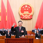 Xi jura el seu càrrec al Gran Saló del Poble, a Pequín.
