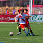 En la imagen, uno de los partidos del torneo President Ramon Farrús, de categoría cadete, disputado ayer en el campo del Atlètic Segre.