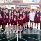 Els components de l’infantil del CBF Lleida posen amb el trofeu del Campionat de Catalunya.