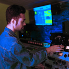 El productor lleidatà Albert Cortasa, a l’estudi en el qual està gravant les sessions.