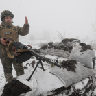 Un soldado ucraniano de la Defensa Territorial en una posición a las afueras de Kyiv.