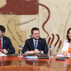 El president de la Generalitat, Pere Aragonès; el vicepresident, Jordi Puigneró; i la consellera Laura Vilagrà, durant una reunió del Consell Executiu del Govern.