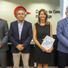 Els presidents de les cambres al costat dels responsables de l’informe en la presentació a Tàrrega.