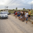 Veïns de la Femosa es van mobilitzar ahir per demanar més seguretat en aquest camí al costat de la via del tren.