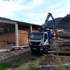 La llenya, com la que venen en aquesta empresa de la Seu d’Urgell, també es beneficiarà de la rebaixa.