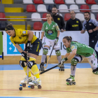 Vale Fernández marxa d’Alba Garrote en una acció del partit d’ahir.