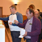 La votación se llevó a cabo ayer en la sede de los regantes en Mollerussa. 
