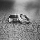 Imagen de archivo de unos anillos de matrimonio.