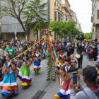 El Ball de Gitanes de Reus ayer durante su participación en el estreno del Seguici del Marraco que recorrió el centro de Lleida en el marco de la Festa Major. 