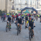La sortida de la marxa cicloturista de BTT va tenir lloc a la plaça Universitat a les 9.00 hores.