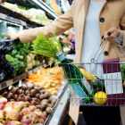 Los hábitos a la hora de comprar alimentos y bebidas están cambiando por la subida de los precios.