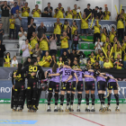 Las jugadoras del Vila-sana saludan a los seguidores que se desplazaron ayer hasta Calafell para apoyarlas en las semifinales.