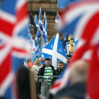  Partidaris i detractors de la independència d’Escòcia en un carrer de Glasgow.