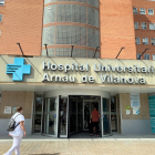 La nueva puerta giratoria del Hospital Universitario Arnau de Vilanova de Lleida.