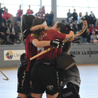 Jugadores de l’Alpicat celebren un dels gols que van marcar ahir davant del Voltregà.