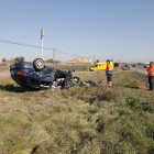 Dos persones van resultar ferides greus ahir al matí en un accident a la C-12 a Lleida.