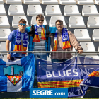 Tres aficionats del Lleida Esportiu acompanyen l'equip a Eivissa