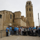 Empleados de CaixaBank acompañaron ayer a un grupo de usuarios de la Fundació Aspamis durante una visita a la Seu Vella. 