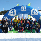  Rafael Mombiedro, segundo por la izquierda, posó junto a los participantes en la tercera edición del Trofeo Blanca Fernández Ochoa.