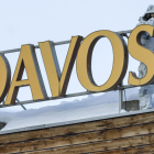 Personal de seguretat vigilant l’entorn de la cimera de Davos.