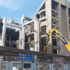 Comienza el derribo del Estadi  -  Las obras del Camp Nou siguen su curso desde que comenzaron a principios de este mes y estos días avanzan las tareas de derribo de los pilares que sostienen la tercera gradería que se va a renovar.