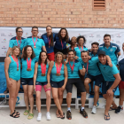 Els nadadors del club lleidatà posen amb les medalles.