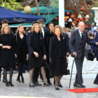 Els reis emèrits d'Espanya, Sofia i Joan Carles I, juntament amb altres familiars arriben al funeral de l'exrei grec Constantí II de Grècia.