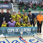 La plantilla del Vila-sana, ahir a Calafell amb el trofeu de subcampiones de la Mini Copa.