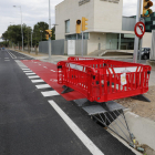 Final del carril bici, seguido de una reja y una cuneta.