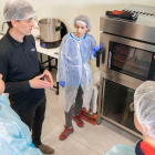 Treballadores del CET de La Torxa, amb Ferran Alemany, gerent de Torrons i Mel Alemany.