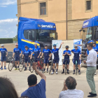 Los integrantes del Serveto Cycling Team, ayer durante la presentación del reto en Torrefarrera.